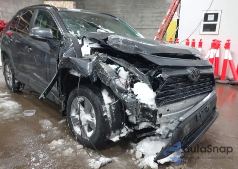 2024 Toyota Rav4 Xle z USA, uszkodzony, nr VIN 2T3P1RFV8RC442232